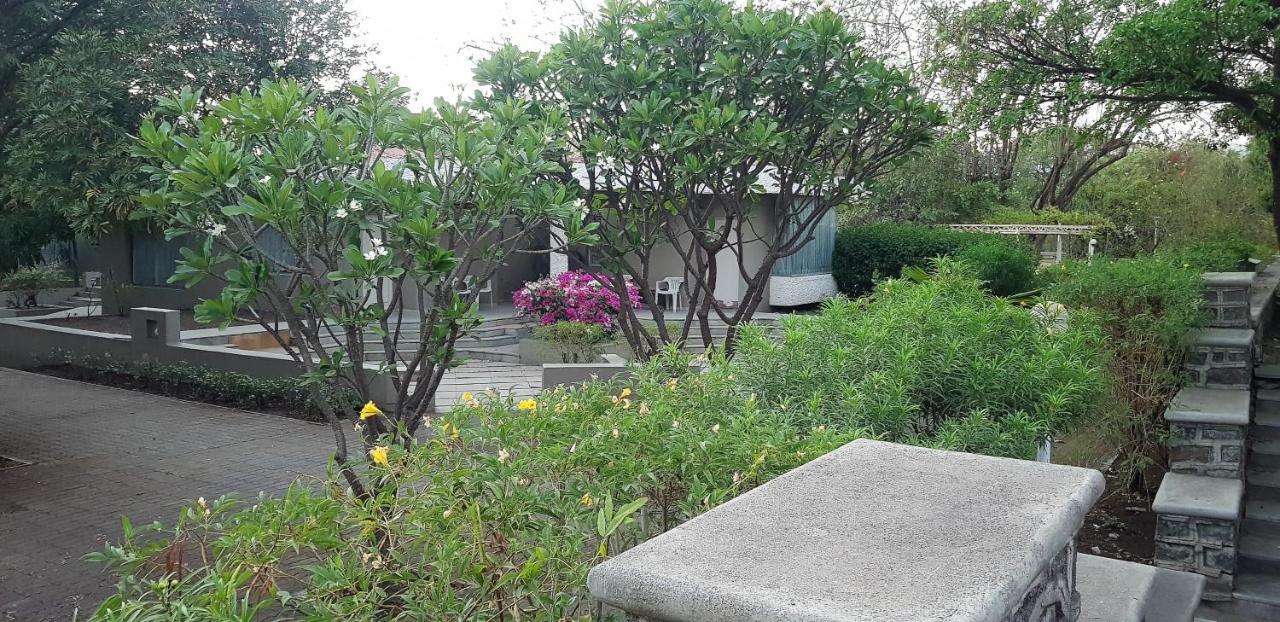 The Meadows Resort And Spa Aurangābād Extérieur photo