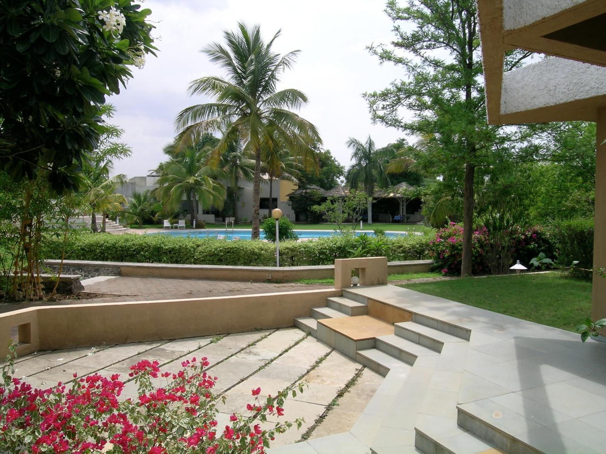 The Meadows Resort And Spa Aurangābād Extérieur photo