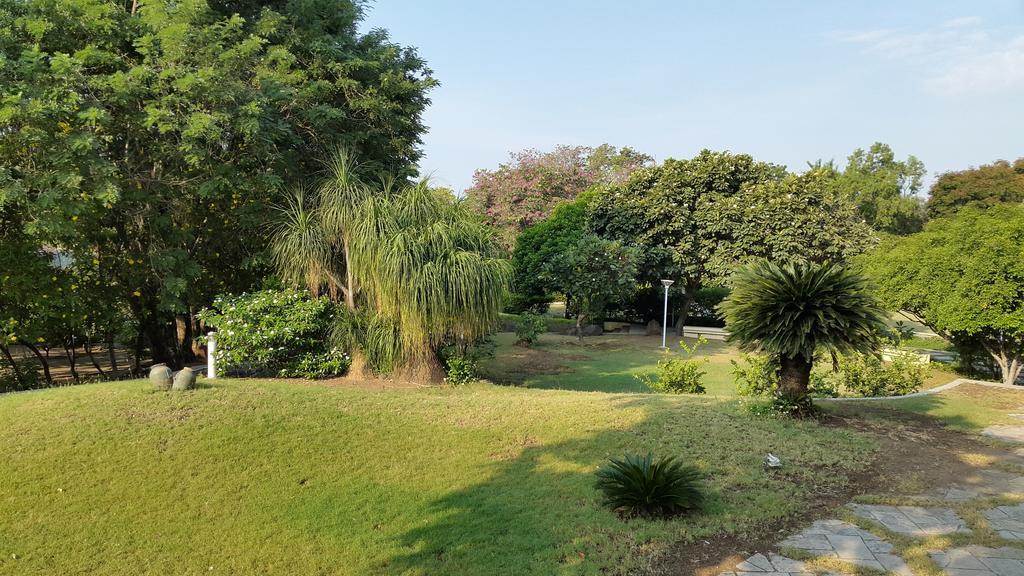 The Meadows Resort And Spa Aurangābād Extérieur photo