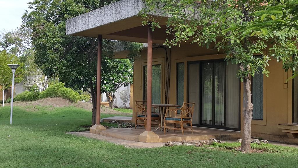 The Meadows Resort And Spa Aurangābād Extérieur photo