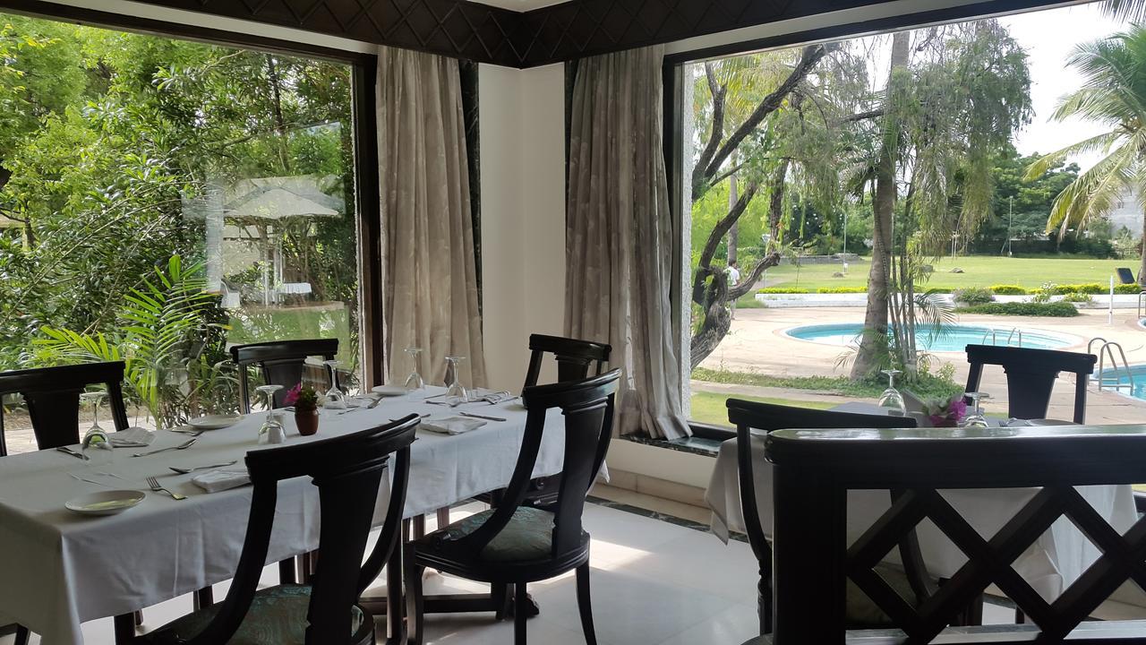 The Meadows Resort And Spa Aurangābād Extérieur photo