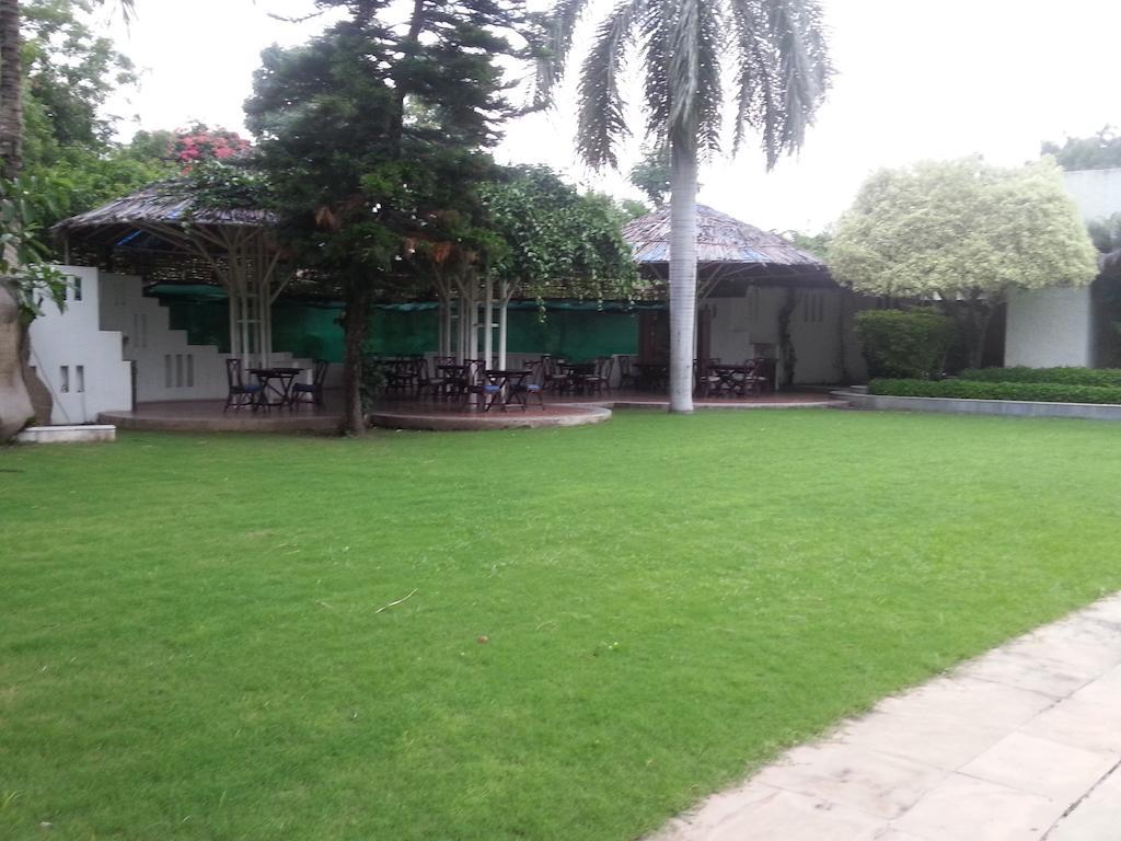 The Meadows Resort And Spa Aurangābād Extérieur photo